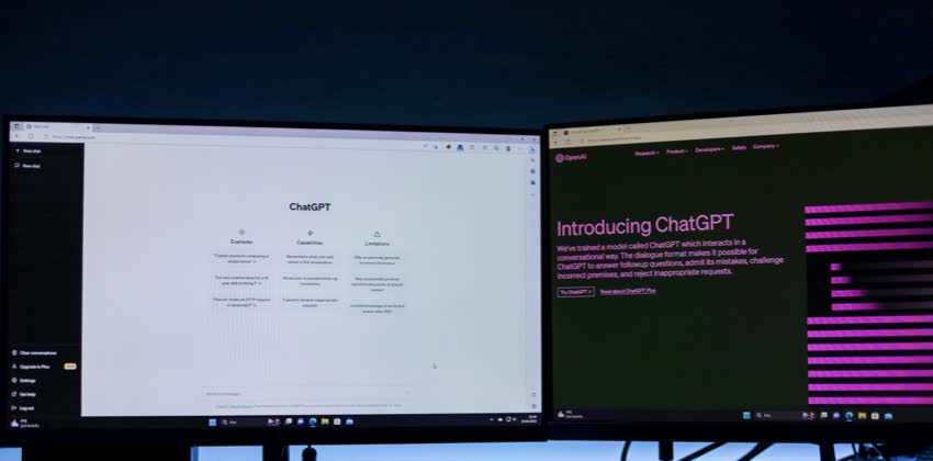 Doppio schermo con all'interno due finestre di browser su chatgpt e sulla landing page del sito di openAi