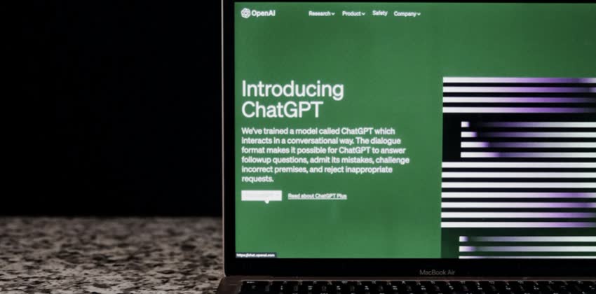 Pagina del sito di OpenAI dedicata all'introduzione del chatbot ChatGPT
