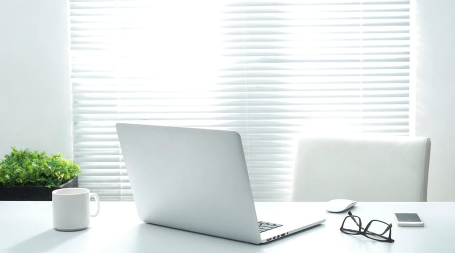 Scrivania con comuputer: key competence for longlife