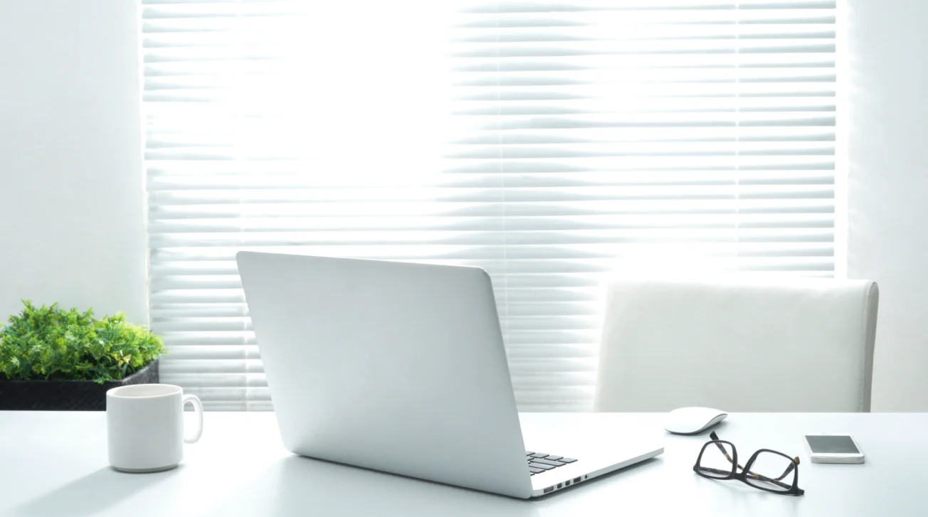 Scrivania con comuputer: key competence for longlife